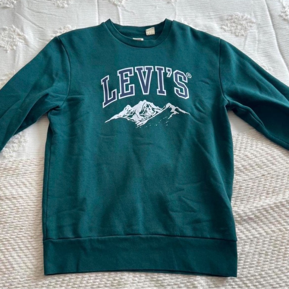Levi’s crewneck